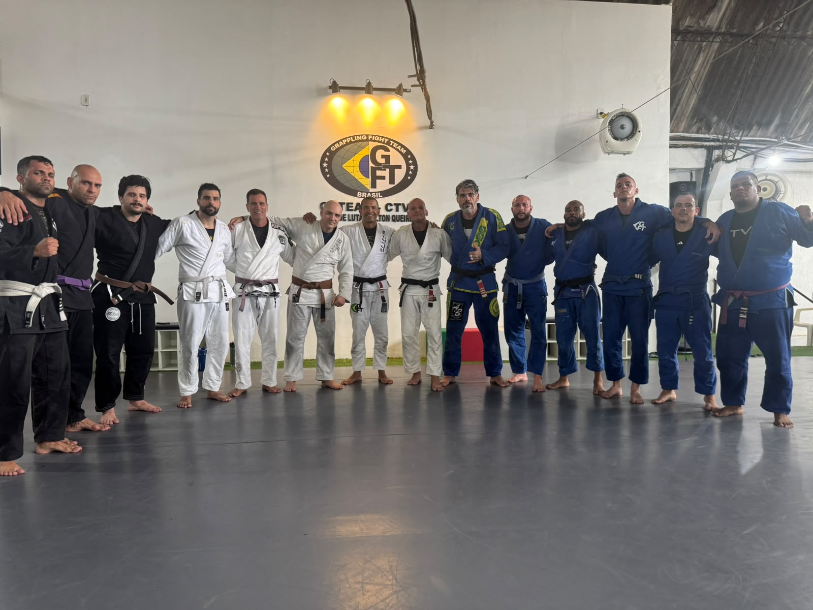 Turma adulto das 10h com o Prof. Marcos